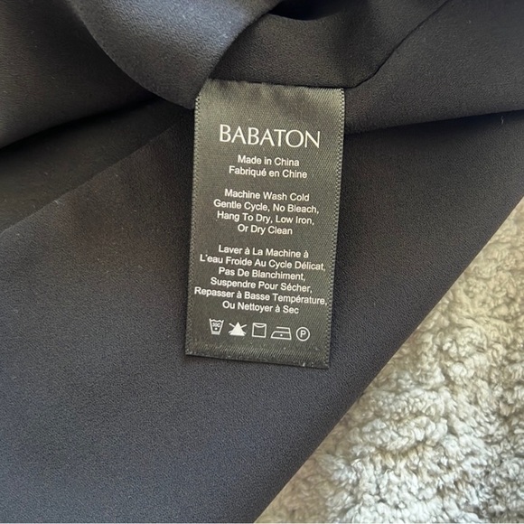 Aritzia Babaton short sleeve v-neck blouse in black - Picture 5 of 6